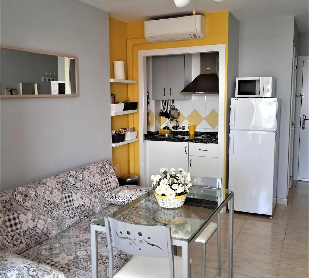 Bonito Estudio Vistas Al Mar Zona Puerto Marina location